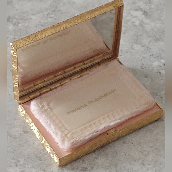 Pink Compact Powder - Picture 9 of 10